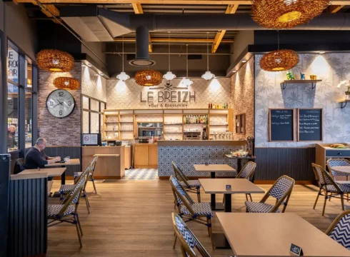 Evéma Agencement de Super U Dol de Bretagne - Espace brasserie et snacking