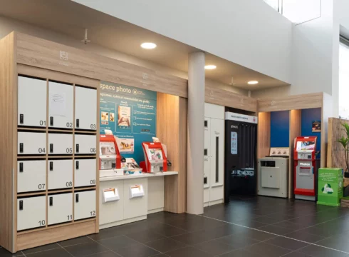 Evéma Agencement de Super U Chateaubriand - Meubles accueil